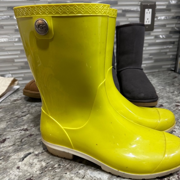 Womens UGG Bundle - Slippers, Boot, & Rainboot - Picture 9 of 9